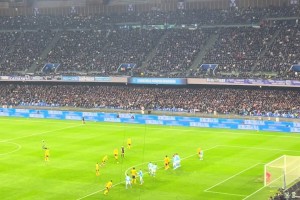 燃??，現(xiàn)場(chǎng)實(shí)拍：迪馬爾科飛火流星瞬間引爆國(guó)米遠(yuǎn)征軍看臺(tái)??