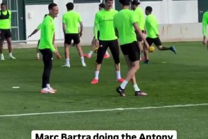 安東尼門前秀轉(zhuǎn)圈？巴爾特拉你小子路走窄了呀??