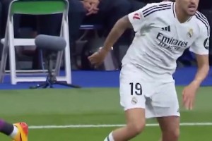 一個(gè)人的遠(yuǎn)征軍！上海嘉定匯龍球迷值得敬佩??