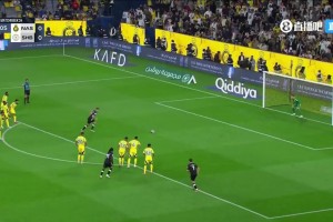 勝利落后！納瓦夫禁區(qū)踢倒對手送點！哈姆達拉主罰點球命中！