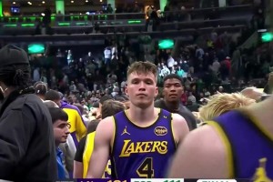 徐靜雨怒噴東契奇：還樂(lè)呢 性格跟年輕霍華德一樣輸贏不在乎