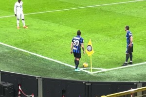 現(xiàn)場實拍勞塔羅手球被吹進球，網(wǎng)友：感受一下梅阿查的氛圍??