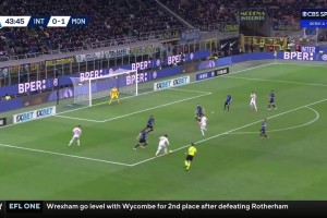 進(jìn)球無效！勞塔羅抽射破門，裁判看VAR后判定手球在先