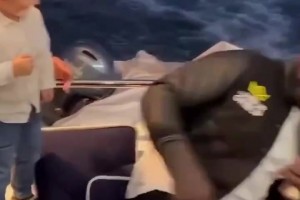 姚明、王治郅、巴特爾“仨大個”再聚首，鼓勵球員間多交流。