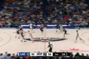 ??快船的防守去哪了？錫安拿球后只用了4秒一條龍殺到籃下暴扣