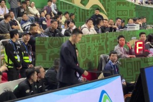 楊指導，你是坐還是不坐?。??