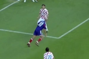 大師級(jí)的傳球！這就是齊達(dá)內(nèi)的境界！