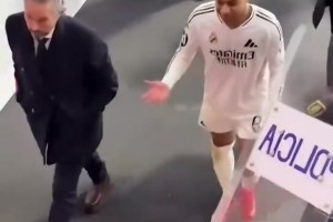 姆巴佩賽后通道被馬競球迷扔水瓶后微笑回應(yīng)