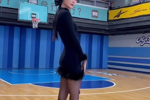 許諾穿黑絲高跟打球：之前很自卑 退役了才發(fā)現(xiàn)我穿裙子挺好看的