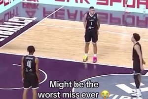 這氛圍太夸張了！希臘德比戰(zhàn)的開場宛如下起了大雪！