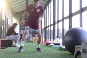 武磊社媒發(fā)布：足球運動員的康復訓練「無球版」，難熬