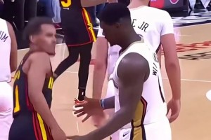 特雷-楊撞上錫安把眼鏡撞掉，胖虎紋絲不動(dòng)~