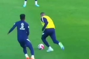 太快了！姆巴佩法國(guó)隊(duì)訓(xùn)練，沒(méi)人能攔住啊??