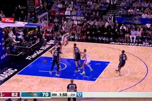 這球投的真帥啊！杰倫-格林底角接球漂移后仰三分一箭穿心！