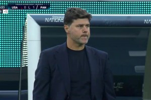 美國(guó)補(bǔ)時(shí)丟球遭淘汰無(wú)緣爭(zhēng)冠！場(chǎng)邊主帥波切蒂諾一臉無(wú)語(yǔ)！