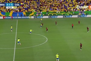 超級世界波之前維尼修斯連續(xù)突破數(shù)人，最終被犯規(guī)停下??