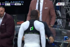 ??巴拿馬絕殺美國(guó)！絕殺球員跑到場(chǎng)邊擁抱亨利慶祝！