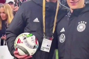 德意之戰(zhàn)小球童一夜走紅，獲贈(zèng)球衣球票還能參加歐冠