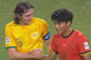 U20亞洲杯蒯紀(jì)聞表現(xiàn)搶眼，澳大利亞隊(duì)長賽后主動(dòng)找其聊天