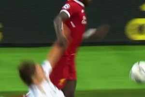 無(wú)所不能！那些莫德里奇在球場(chǎng)上的全力回防