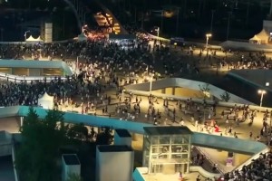 國(guó)足結(jié)束超7萬(wàn)人散場(chǎng)，畫面十分震撼！