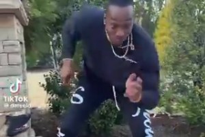 依舊心系勇士？維金斯開場(chǎng)面對(duì)勇士防守，出現(xiàn)兩次低級(jí)失誤！