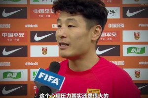 網(wǎng)友偶遇澳大利亞男足逛街！還有隊員抽空去理發(fā)