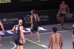 ??單手+負角度出手，難度SSS級！