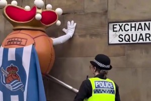 這也能被捕？名場(chǎng)面：皇家社會(huì)的吉祥物被抓捕！