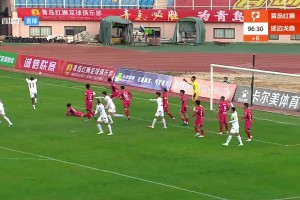 球迷直呼假球??！中甲青島后衛(wèi)排球動作送點(diǎn)，遭延邊讀秒絕平