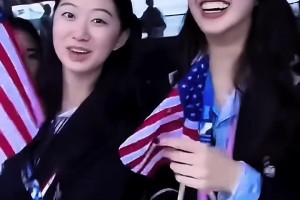 笑容收不住了！巴黎奧運(yùn)會名場面：我們用庫里的手機(jī)拍了合照！