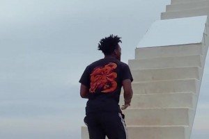 ??真愛粉！甲亢哥爬上中國天梯頂端，嚇尿的同時大喊：C羅更好