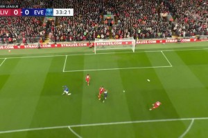 逃過一劫！范戴克走神+解圍失誤險送大禮！貝托單刀射門中柱！