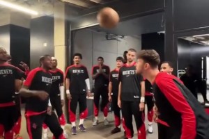 杰倫-格林和申京關(guān)系這么好，球迷們就不要吵來(lái)吵去了????