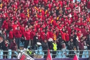 泰山球員受傷！亞泰球迷大喊：不踢滾蛋！??