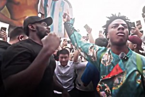 俯拍維尼修斯失點(diǎn)瞬間，姆巴佩貼心上前安慰，維尼環(huán)顧四周??