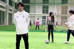 實拍：小圖拉姆踢呲變吊射進(jìn)球，自己都繃不住了??