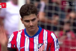 加拉格爾禁區(qū)內(nèi)被犯規(guī)造點！小蜘蛛主罰點射破門扳平比分！