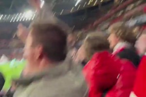 賴斯任意球雙響！進球后阿森納球迷瞬間沸騰瘋狂慶祝