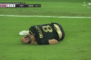 四兩撥千斤！博格坎普92年面對皇馬的飄逸進(jìn)球