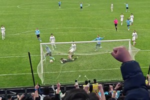 現(xiàn)場實拍卡蘭加為大連扳平，看臺大連球迷沸騰了