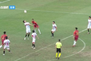 尷尬，中甲青島紅獅中衛(wèi)孫錫鵬解圍失誤+烏龍助攻送對手讀秒絕殺