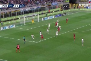 國(guó)米下半場(chǎng)丟球！皮科利禁區(qū)內(nèi)毫無(wú)壓力頭槌彈地破門(mén)！