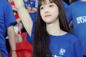 哇哦??！三鎮(zhèn)還有這么漂亮的女球迷，真養(yǎng)眼??