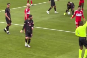 巴西足球博主：梅西在執(zhí)法大聯(lián)盟比賽的判罰??