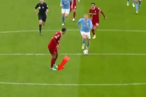 不愧世一衛(wèi)！面對魔人布?xì)W，范迪克上演了教科書式的防守