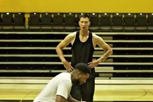 魔鬼肌肉+爆炸彈跳+穩(wěn)定投射！50年出一個易建聯(lián)不是開玩笑