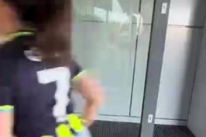 和哈蘭德一起參加發(fā)布會！網(wǎng)紅帶你參觀伊蒂哈德球場！