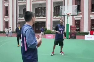 結(jié)果沒(méi)進(jìn)！徐靜雨面對(duì)羅斯咔咔就是背打往里懟~