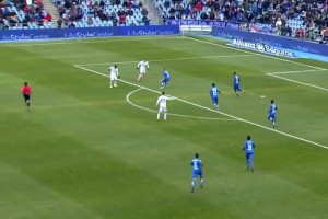 我就擅長(zhǎng)這個(gè)！本澤馬的另一次經(jīng)典底線過人助攻